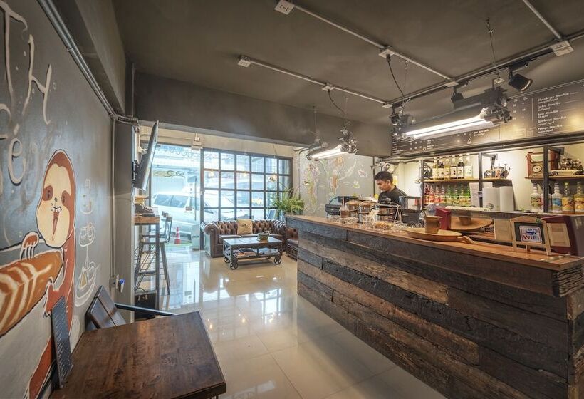 Sloth Hostel Don Mueang