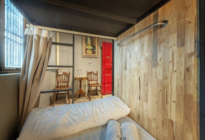 Sloth Hostel Don Mueang