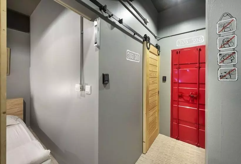 Sloth Hostel Don Mueang