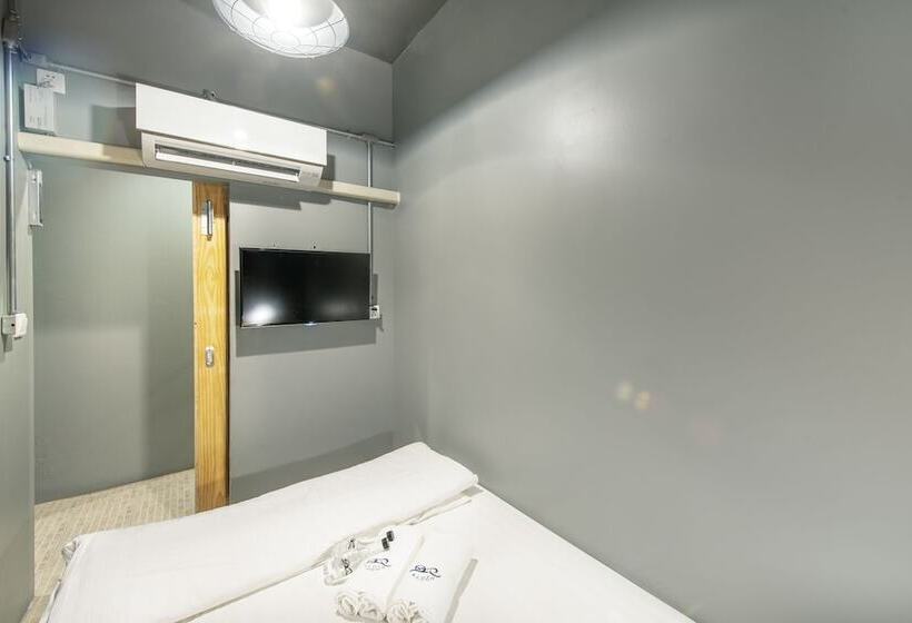 Sloth Hostel Don Mueang