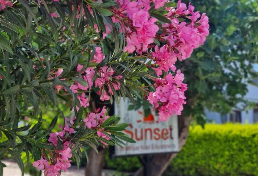 Sunset Boutique Hotel & Apartments