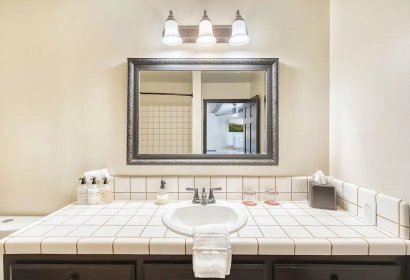 Hostelli Europa Village Wineries And Resort