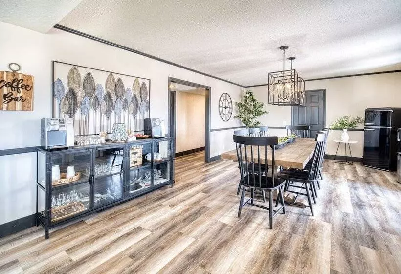 Hostelli Europa Village Wineries And Resort