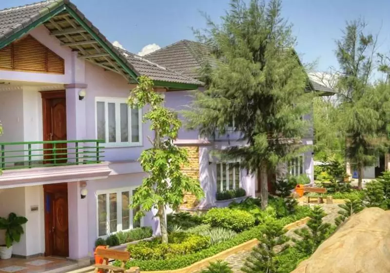 Tran Chau Beach & Resort