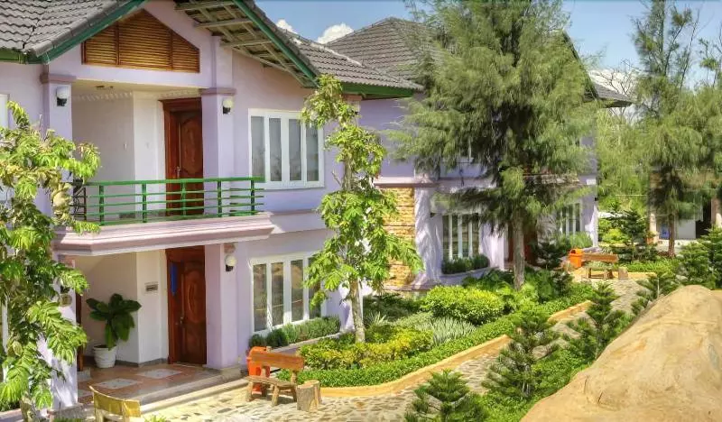 Tran Chau Beach & Resort