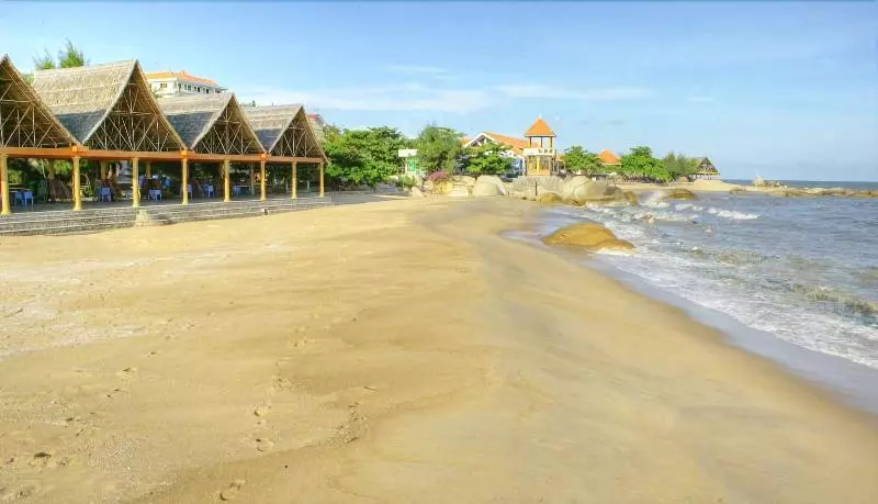 Tran Chau Beach & Resort