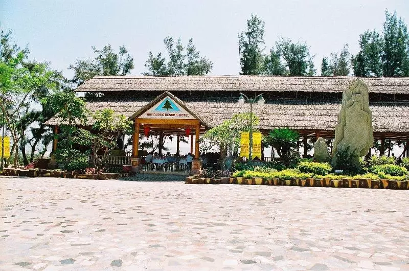 Tran Chau Beach & Resort