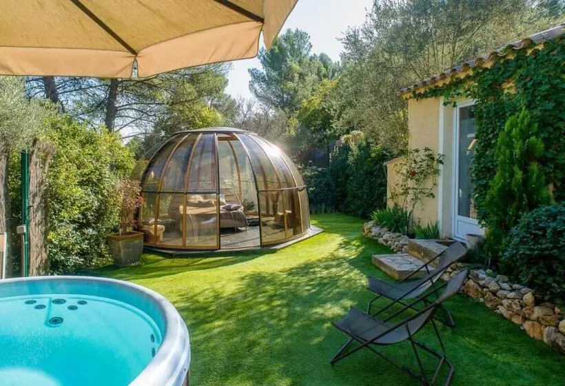 تختخواب و صبحانه Domaine Jobert