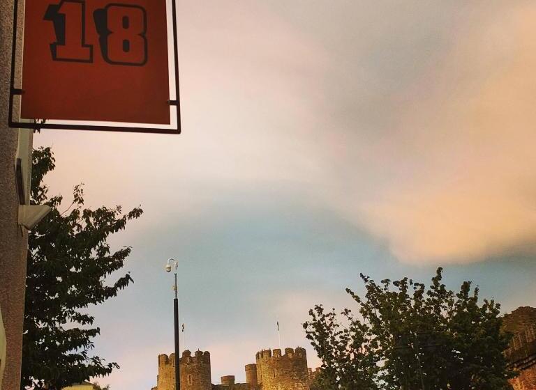 Nocleg ze śniadaniem Number 18