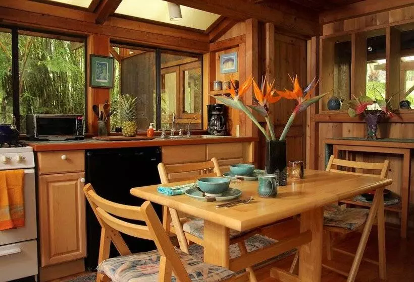 تختخواب و صبحانه Volcano Rainforest Retreat