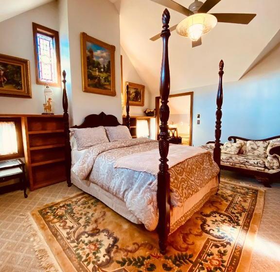 Hogan House At Rose Hill B&b