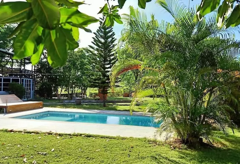 Hotelli Les Collines Resort