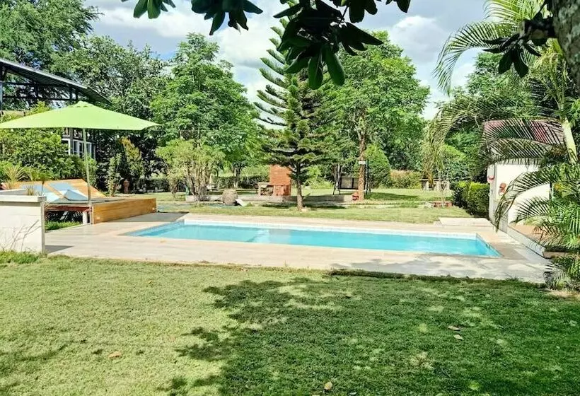 Hotelli Les Collines Resort