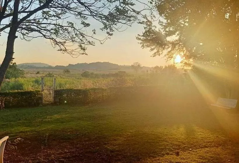 Hotelli Les Collines Resort