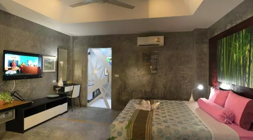 Hotelli Phuket Paradiso