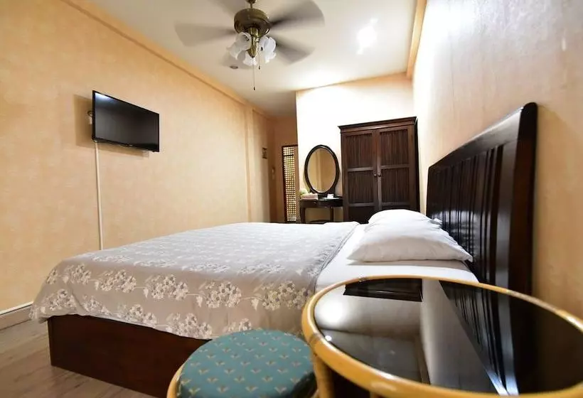 هتل Sansabai House