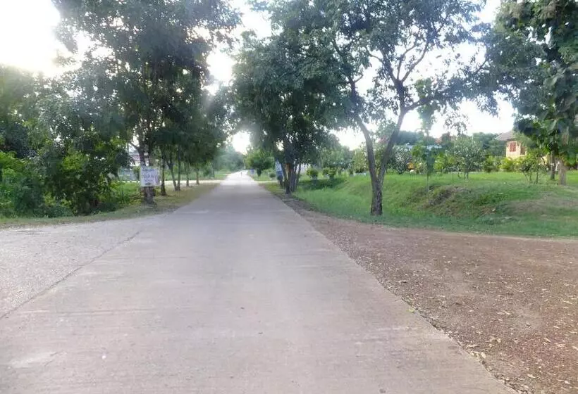 ペンション Baandin Resort