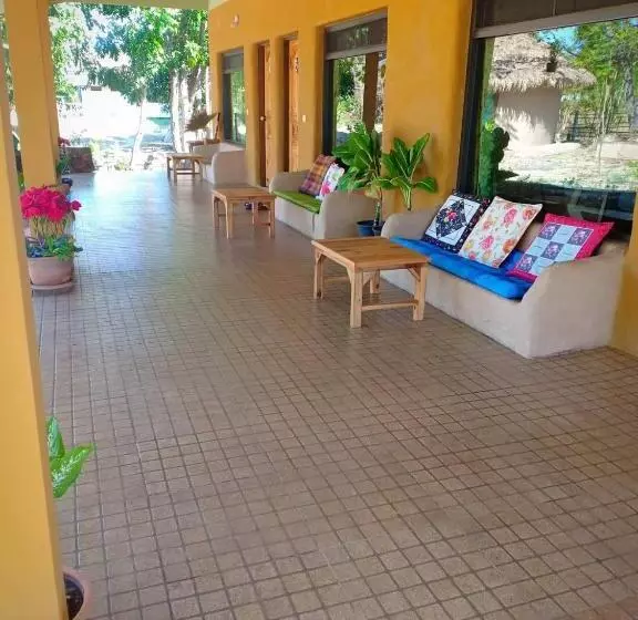 ペンション Baandin Resort