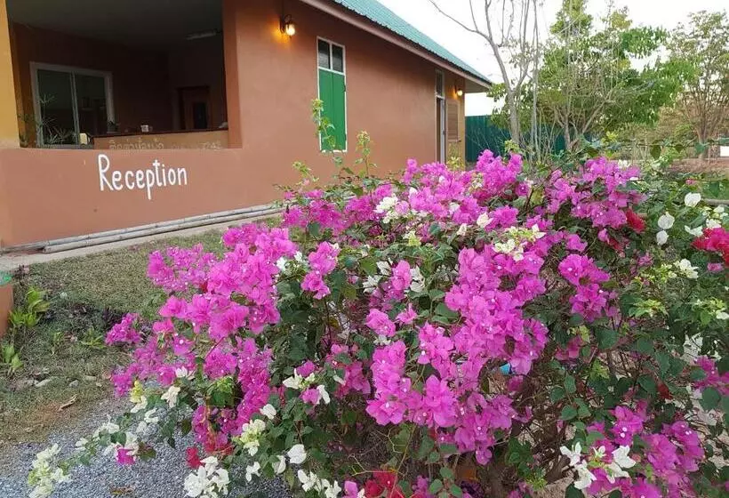 ペンション Baandin Resort