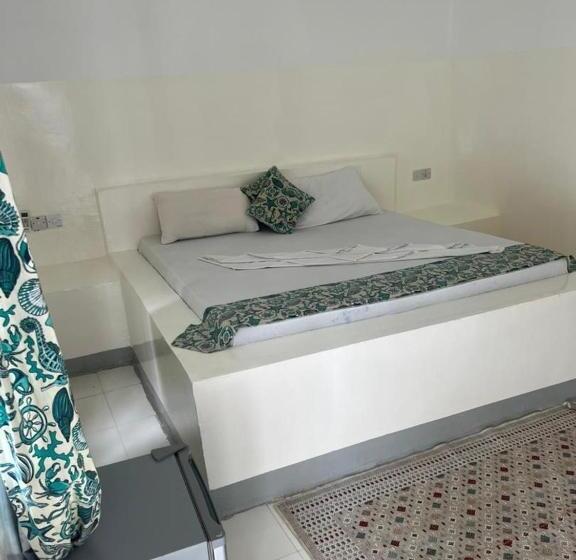 Hotel Sunseabar Beach Resort