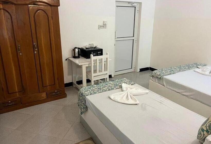 Hotel Sunseabar Beach Resort