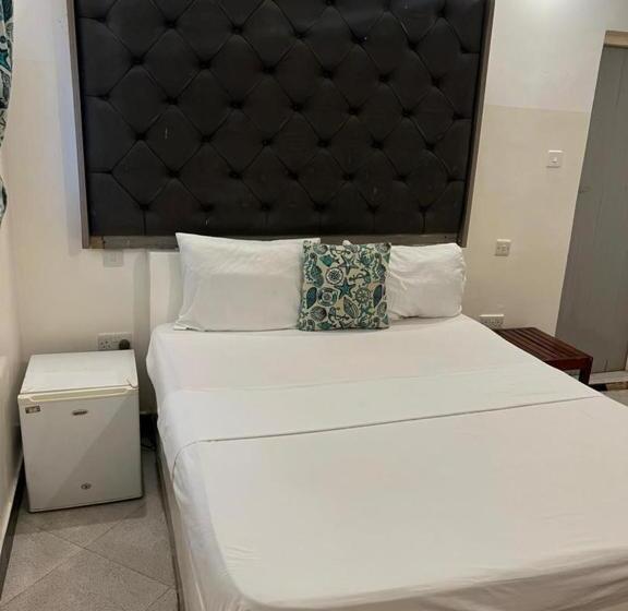 Hotel Sunseabar Beach Resort