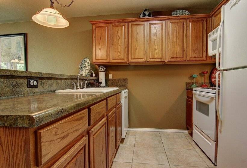 Texas Two Step At Waterwheel