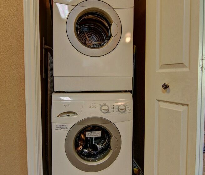 Texas Two Step At Waterwheel