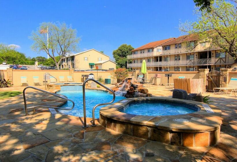 Texas Two Step At Waterwheel