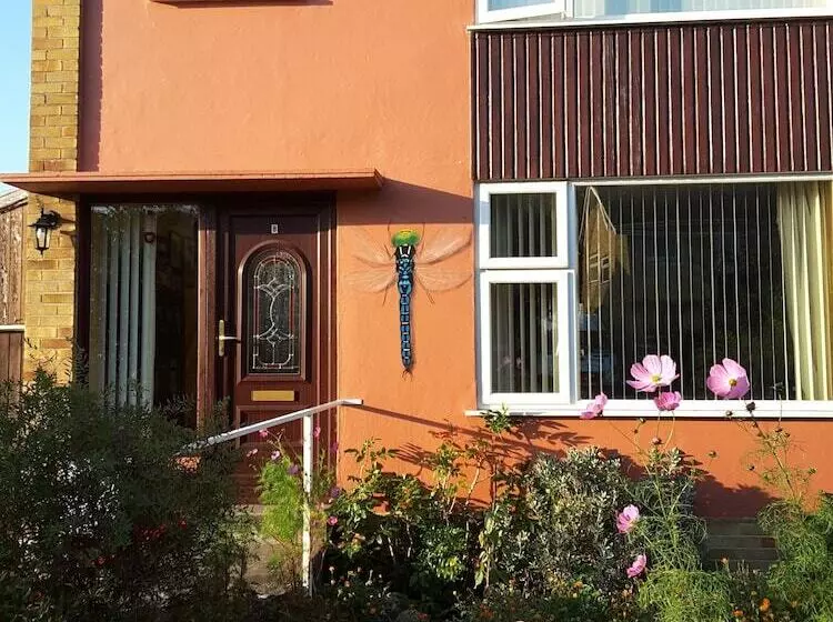 A. B&b   Glastonbury