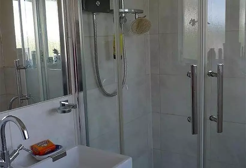 A. B&b   Glastonbury