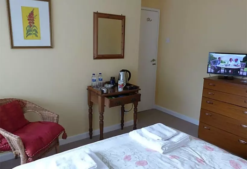 A. B&b   Glastonbury