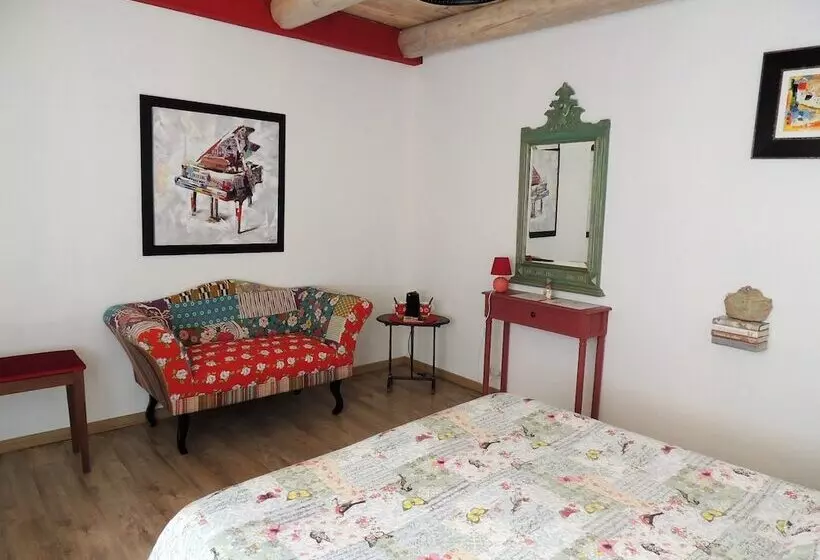 ベッドアンドブレックファースト Eden Roque