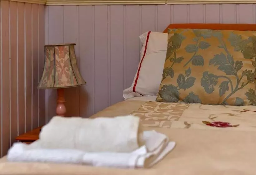 Aamiaismajoitus (B&B) The Warren Guest House