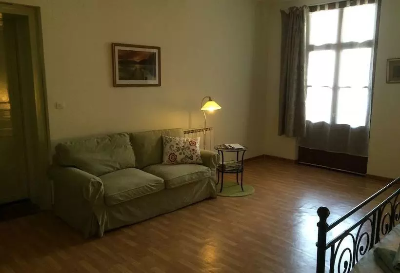 تختخواب و صبحانه Ultreia Moissac