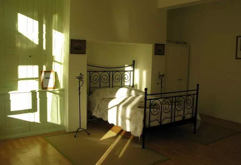 تختخواب و صبحانه Ultreia Moissac