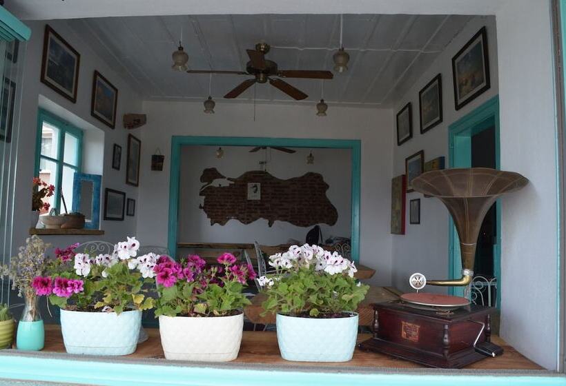 Cunda Mavi Otel   Adults Only