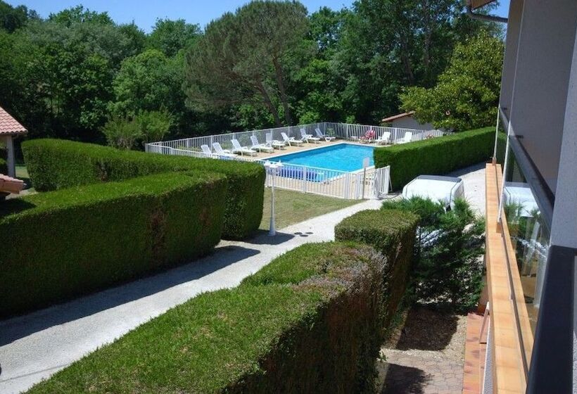 レジデンス Auberge Des Trois Pins