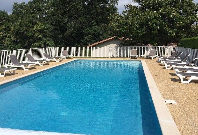 レジデンス Auberge Des Trois Pins