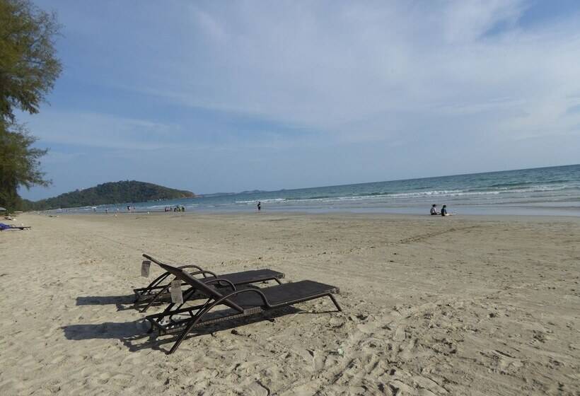 The Orchid Beach Resort At Vip Resort