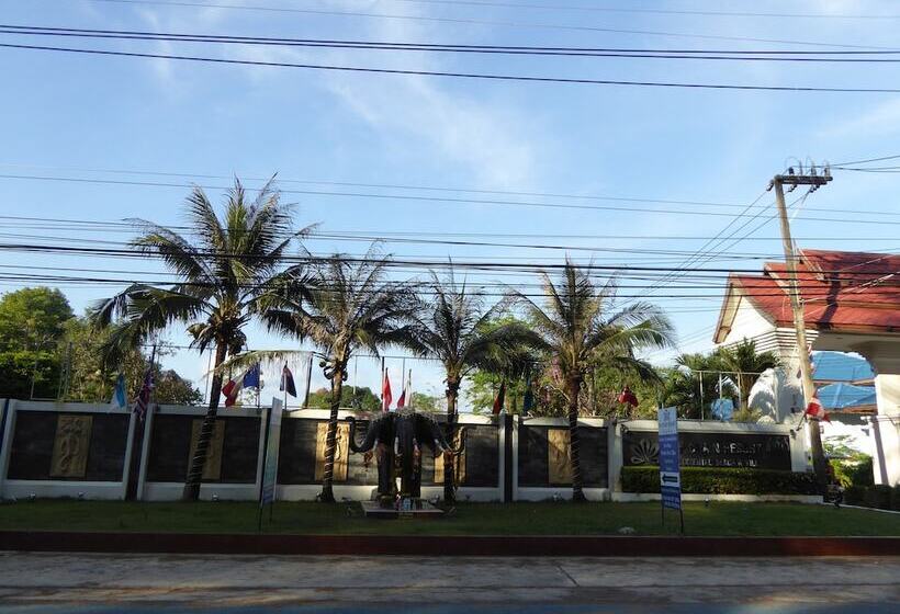 The Orchid Beach Resort At Vip Resort