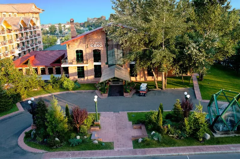 هتل Caro Parc
