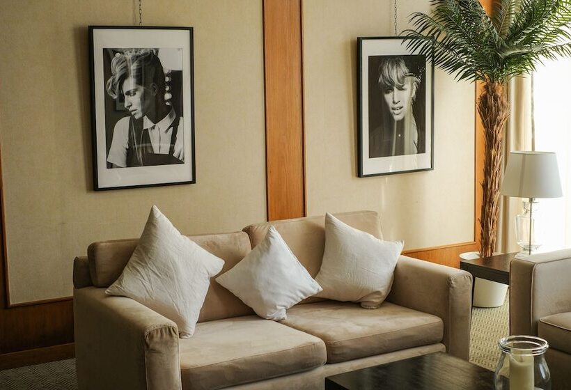 Отель Inglaterra  Charme & Boutique