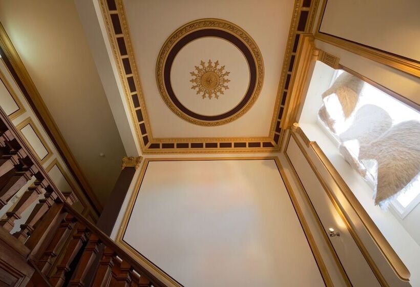 Отель Inglaterra  Charme & Boutique