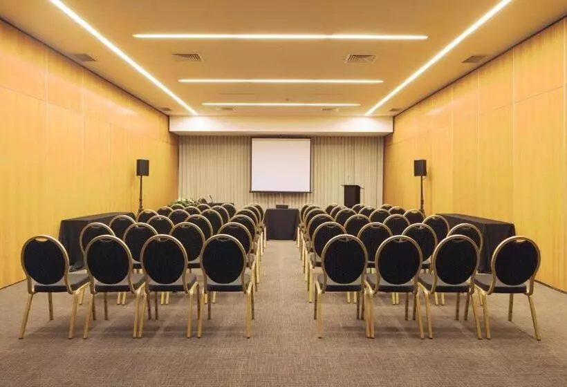 호텔 NH Coimbra Dona Inês