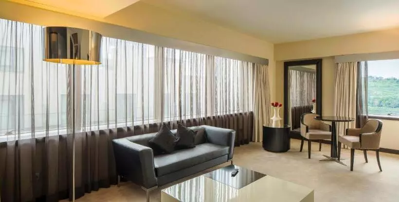 호텔 NH Coimbra Dona Inês