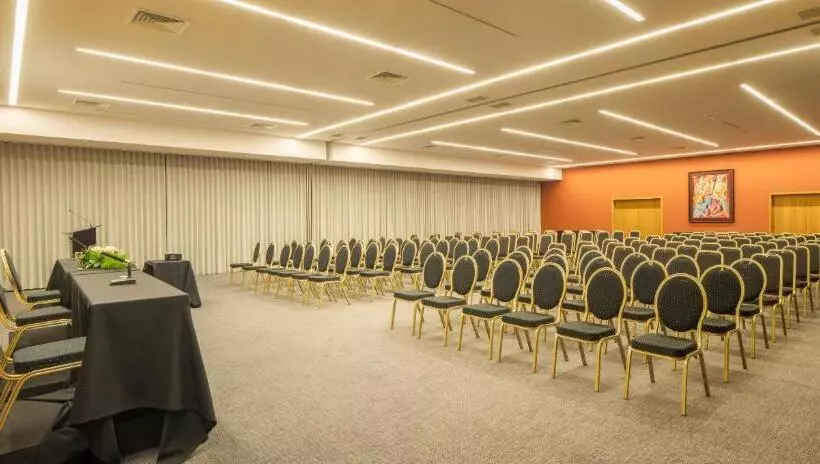 호텔 NH Coimbra Dona Inês