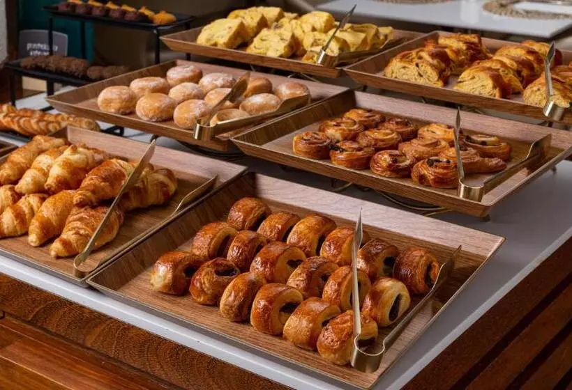 호텔 NH Coimbra Dona Inês