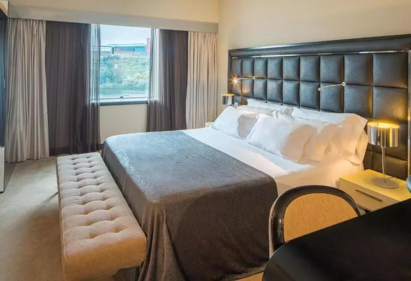 호텔 NH Coimbra Dona Inês