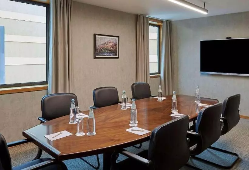 호텔 NH Coimbra Dona Inês